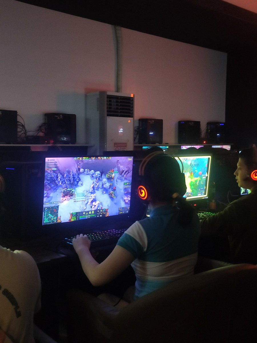 GoTrival's tweet photo. Went to TNC Laguna today to watch a LAN tournament. I was, instead, asked to standin for a team who lacks a pos5. This is my first LAN experience, it was so fun. The most unforgettable part is the trashtalking I witnessed. #dota2 #trival https://t.co/UyOOvTKdiQ