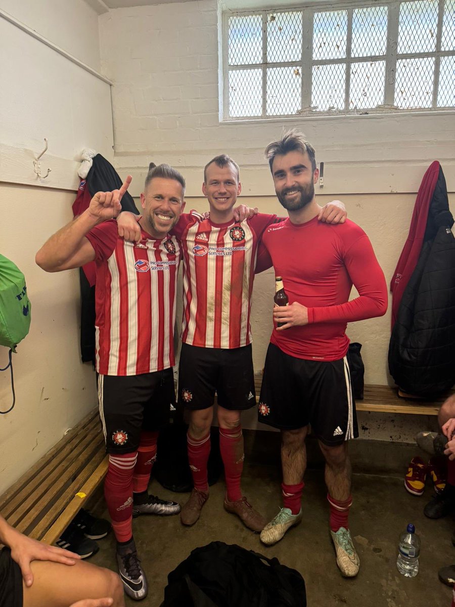 FT | A ruthless performance secures all 3 points for the 𝙍𝙀𝘿 𝙈𝙀𝙉 this morning.  

Greenways Aces 0-9 Real Gima

Goalscorers;
Louis Lovell (3) 🎩-Trick
Jake Lovell (2)
Brad Cross
Simon Walton
James Austin
James Trueman

<a href="/BirraMorettiUK/">Birra Moretti UK</a> MOM is 🎩-Trick hero Louis Lovell 👊🏻