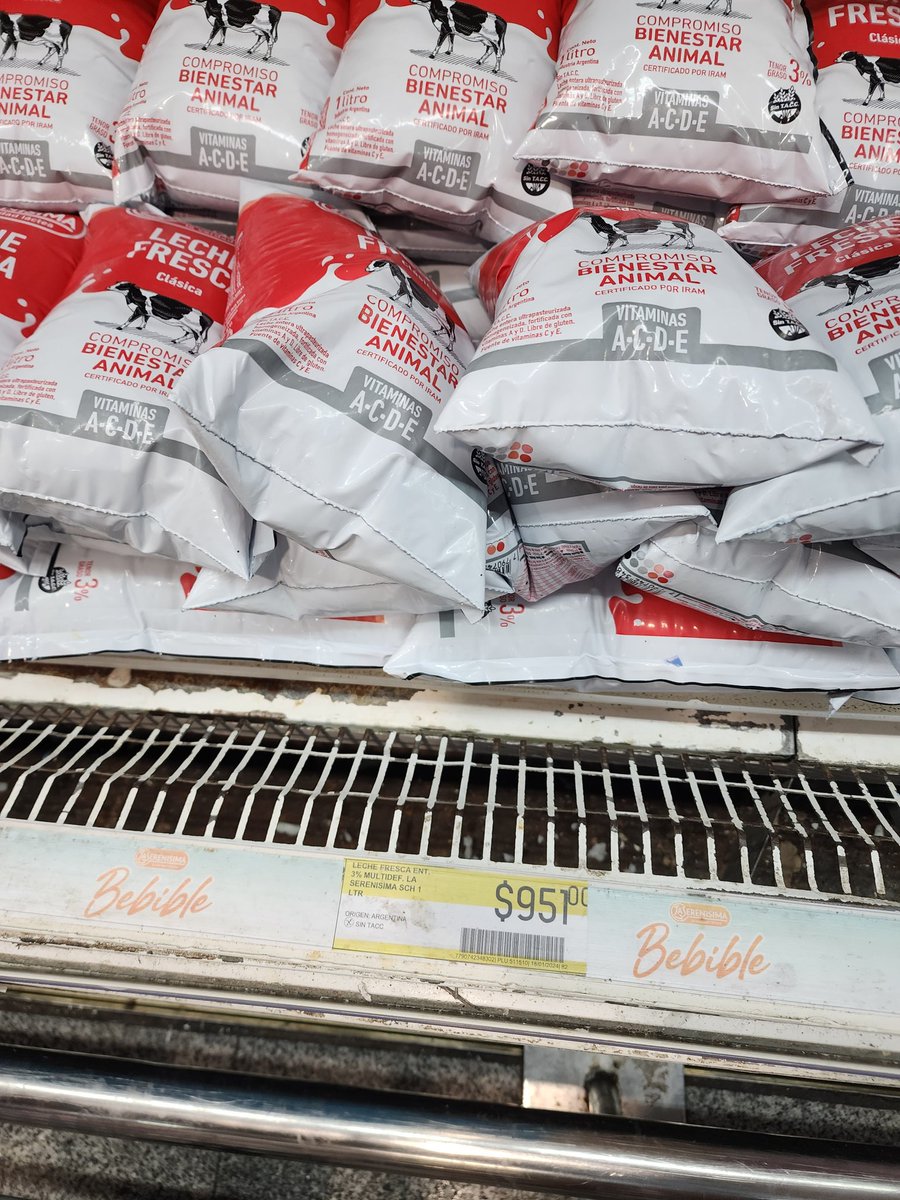 Una luca la leche. La estrategia de la Derecha es crear generaciones de individuos que no hayan tenido proteínas en la infancia. Eso genera déficit cognitivo irreparable. Me cago en vos, Milei.