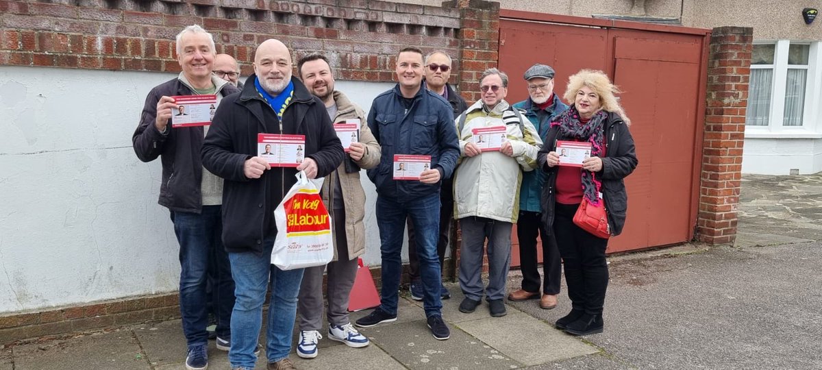 Strong response for ⁦<a href="/labourdoorstep/">Labour Doorstep</a>⁩ in Barkingside this morning!!! Thanks to ⁦<a href="/wesstreeting/">Wes Streeting</a>⁩ ⁦<a href="/GarfieldJudith/">Cllr Judith Garfield MBE FRSA🟣</a>⁩ ⁦<a href="/firewool/">Mark Santos</a>⁩ ⁦<a href="/Guy__Williams/">Guy Williams</a>⁩ ⁦<a href="/Martinxsachs/">Martin Sachs</a>⁩ ⁦<a href="/royemmett2/">royemmett</a>⁩ ⁦<a href="/DuddridgeLloyd/">Lloyd Duddridge</a>⁩ and RichardL.