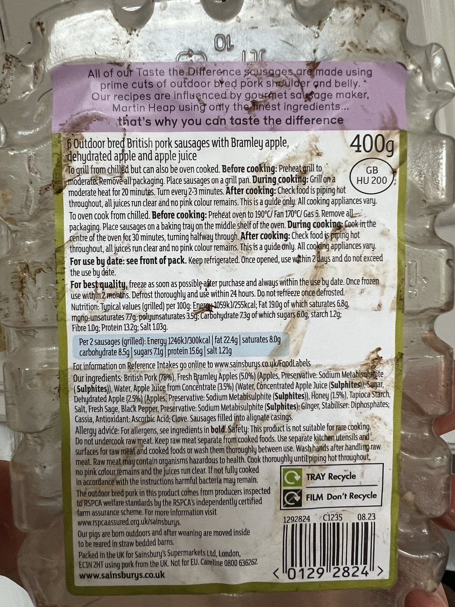 MattKingsnorth's tweet photo. @sainsburys Hey Sainsburys. Stupid question… should your pork and apple sausages have skins!? Mine didn’t…
(The others are Lincolnshires) https://t.co/SWW8Teef1s
