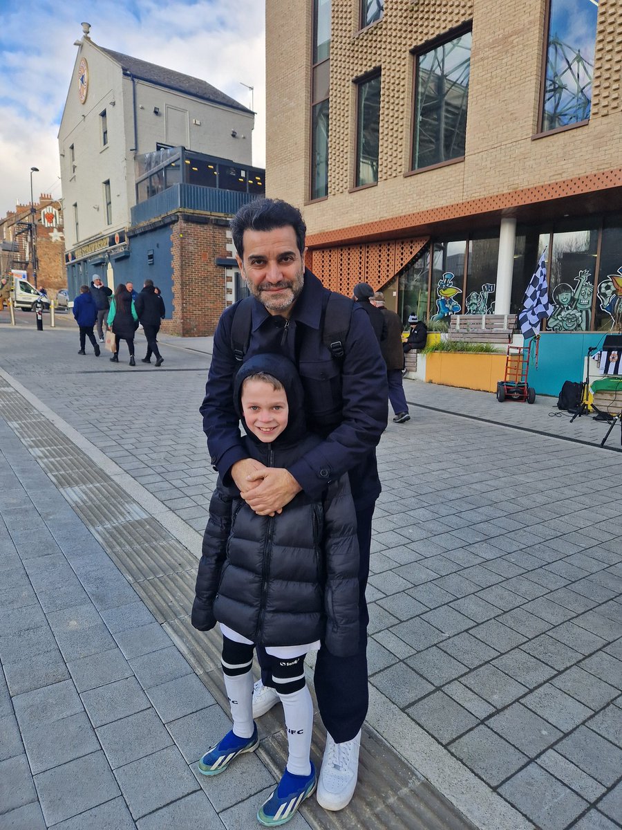 stephleighkoch's tweet photo. When @ghodoussi casually walks  alongside you on your way to St James Park 🖤🤍⚽️ made his day stopping for a photo 📷💙 https://t.co/zVmYBfKfoK