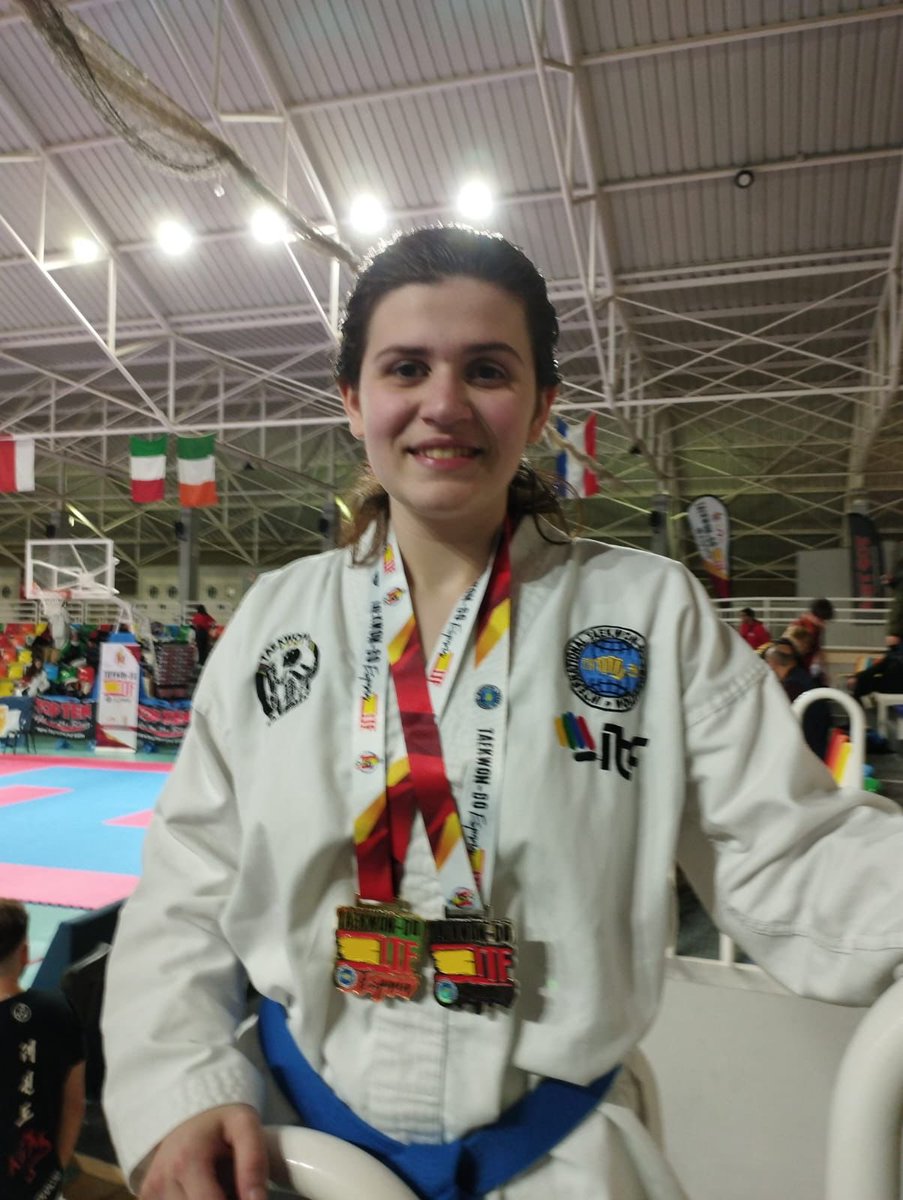 🥇 La ermuarra Yael Martínez, Taekwondista de 17 años se ha proclamado ayer sábado Campeona de España en su categoría en tul y subcampeona en combate en el Campeonato de España celebrado en el municipio de Villajoyosa (Alicante). 
Zorionak Yael!!! 👏🏼👏🏼👏🏼