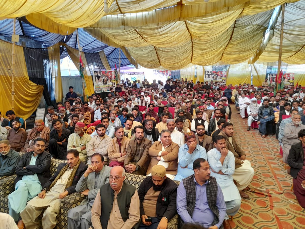 NaumanIShaikh's tweet image. Attended Jalsa organized by Shaikh Community at Military road Sukkur. Engaged with Notables from &amp;amp; common people from Shaikh Community who endorsed #AwamiMuashiMuhaida by @BBhuttoZardari &amp;amp; announced to vote #PPP on 8th feb.
#NA200 #NaumanIslamShaikh #Sukkur #چنو_نئی_سوچ_کو