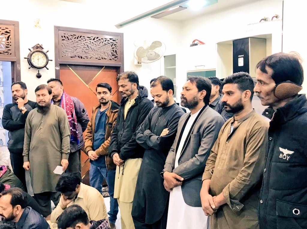 NA220HydCity's tweet photo. سخی وہاب ٹاؤن E کے زیر اہتمام حیدرآباد اولڈ اسکریپ میٹل ایسوسی ایشن یونین سے حق پرست امیدوار #NA220 سید وسیم حسین  #PS64 راشد خان کی ملاقات یونین کی جانب سے پھولوں کے ہار پہنا کر استقبال کیا گیا 
#VoteForKite
@allaboutmqm @SyedWaseemMNA https://t.co/bj0JkzuGpi