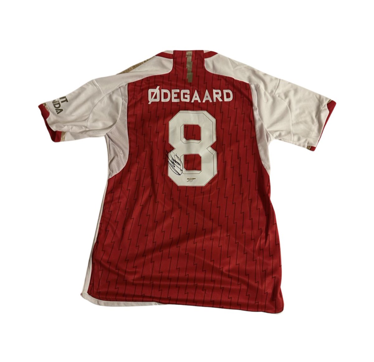 ArsenalHarmoni's tweet photo. GIVEAWAY!!!

🚨⚽️WIN A SIGNED MARTIN ØDEGAARD SHIRT⚽️🚨

I have a signed ØDEGAARD shirt for one lucky winner 🎉🔴

How to participate:
1️⃣ Follow @steviesstarsigs
2️⃣ RT this post
3️⃣ Tag 2 friends in the comments

https://t.co/lQcwFqi9WH https://t.co/fmPymhgy8m