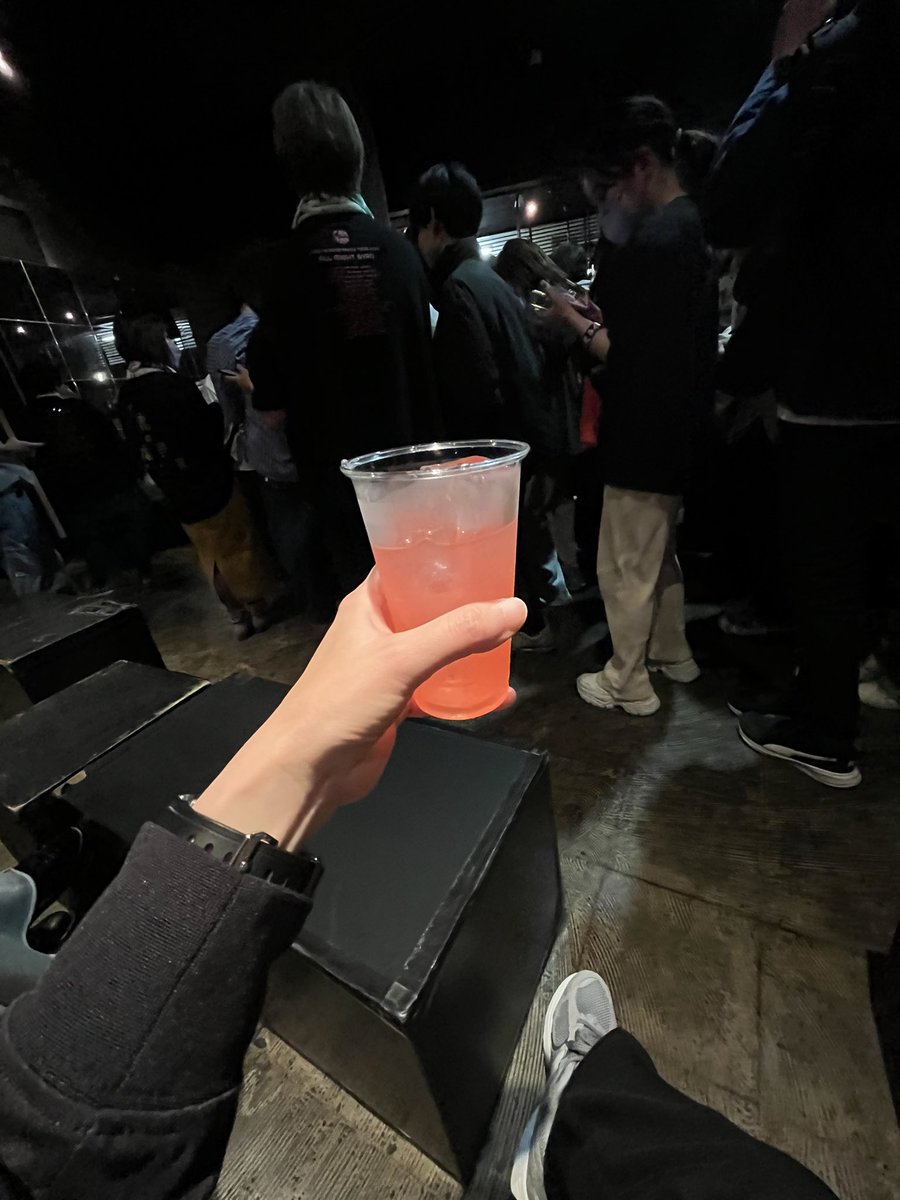 peach365's tweet photo. いや〜夜ダン💃ツアーファイナル楽しかった‼︎ツアーファイナル&amp;SOLDOUT🎫おめでとうございます🙌久々のギューギューなLIQUIDROOMで新曲も聴けて大満足でした🎵

#夜の本気ダンス
#恵比寿LIQUIDROOM https://t.co/dXMMUV1aAo