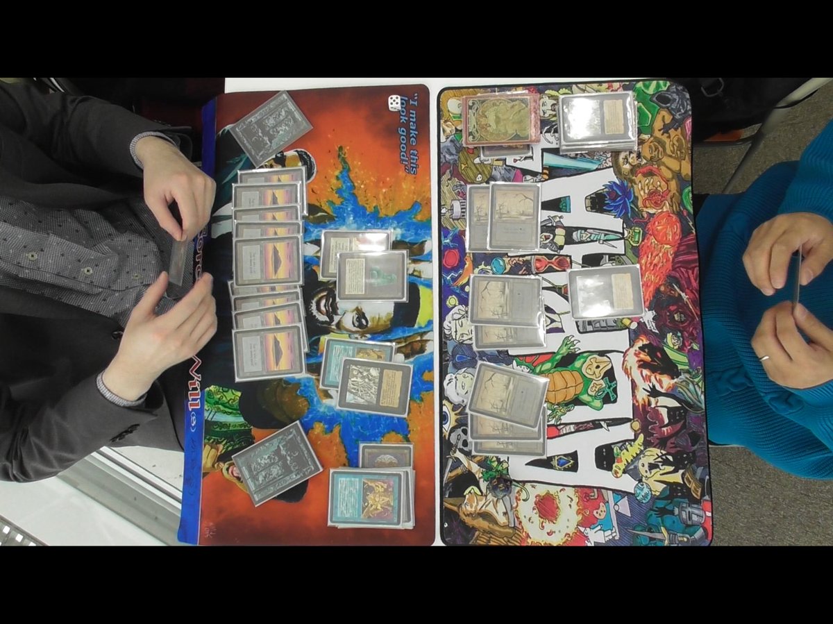 Nigred2's tweet image. 本日は、ヤマダさんと新年初の対戦会でした😊
#Alpha40 と #Power99 で遊びました😎

1. 今回も順調にMoxがアンティに飛ぶ
2. いつも大体負けを覚悟する盤面
3. 黒騎士が頑張って勝てた盤面🥺
4. マリガンのない世界で育ったため、マリガンの仕方を確認するNigred