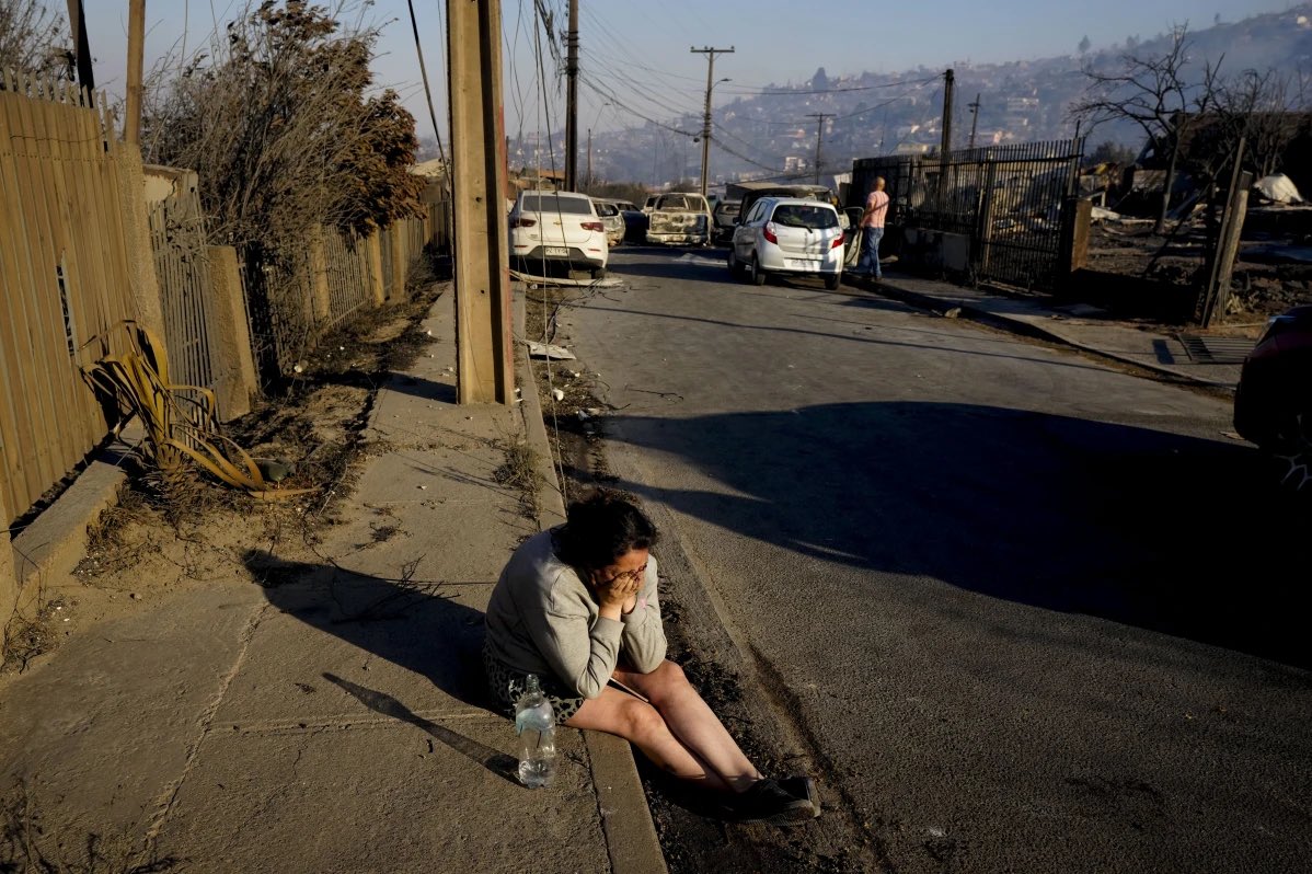 retroheaton's tweet photo. ⚠️HELP CHILE, DONATE, RT &amp; SPREAD THE WORD⚠️

my Paypal is now open to receive donations that will go straight to Bomberos de Chile as well as people in need https://t.co/uCA04FSOSy https://t.co/h5gkjH3X4u