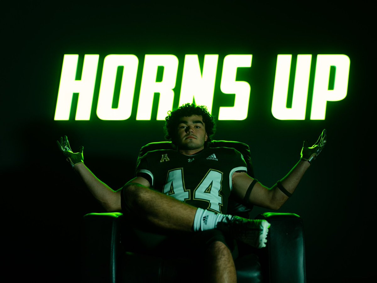 bowknows44's tweet photo. Had a wonderful visit at USF this weekend! Thank you @CoachBahler for a great experience. Big things coming to The Bay! 💪🏼💚
#gobulls 
@CoachGolesh @ToddOrlandoUSF @ChadCreamer21 @CoachHarriott @STA_Football https://t.co/IN3ddXb1kV