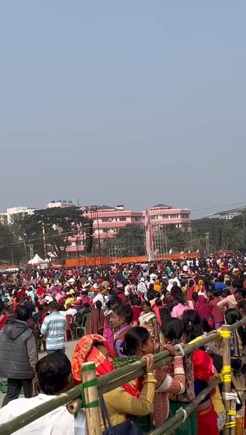 mriganka_dr's tweet photo. #ModiInAssam ... Greatfull to HPM @narendramodi ji for Rs #11499 Cr developmental projects, from health to sports to roads.. more than #2lac people gathered in this #MahaRally to great their favourite PM at Khanapara field today @BJP4Assam @BJP4India @BJP4Nlb https://t.co/AQhJH34uvC