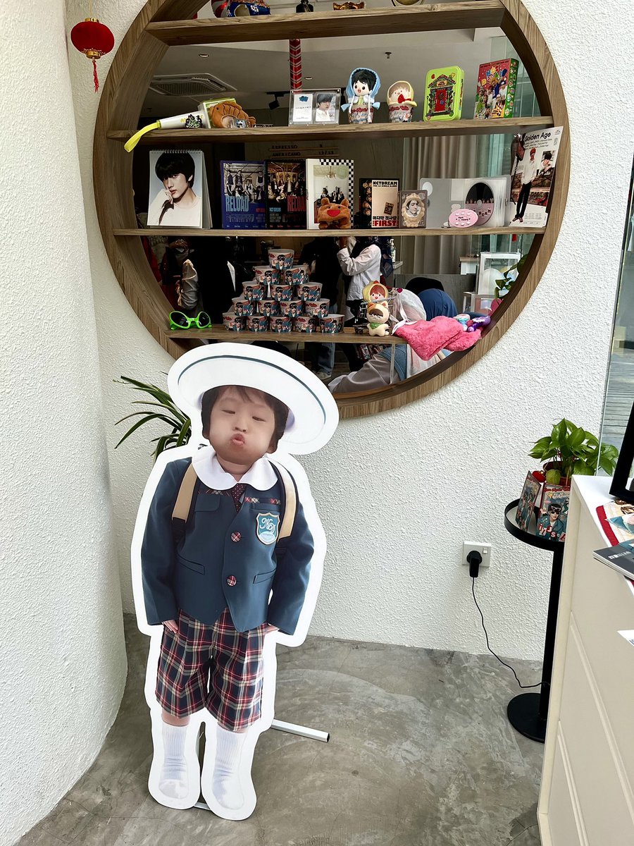 PJSUNGMY's tweet photo. Jwiโs Crew visited @MY_7DREAMIES Jisung Cupsleeve event! โจ
#loveagain_ILJS https://t.co/qcKm5UqxEH