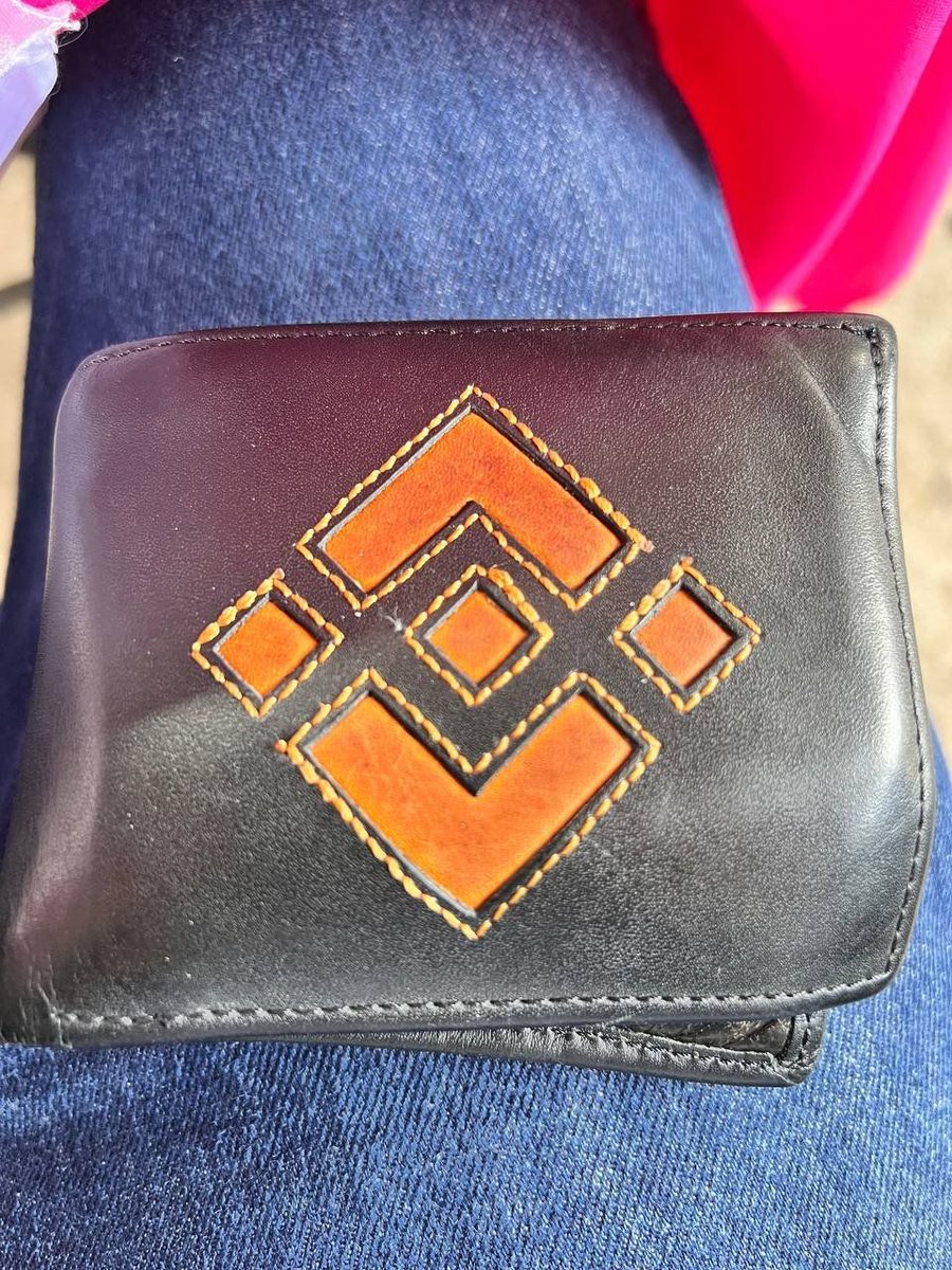 binance's tweet photo. Think this counts as a crypto wallet?

📸 @vaniko_17 https://t.co/X1ys1zG99b