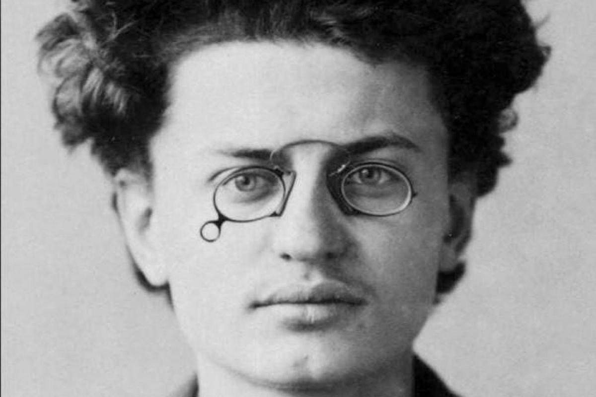 1) IMAGENS DE LÊNIN | Interessante observar como o próprio Trótski cresce ao longo do livro. Quando conhece Lênin, em 1902, é um jovem provinciano cheio de ideias próprias, mas sobretudo entusiasmado com a possibilidade de trabalhar com os gigantes da social-democracia russa.