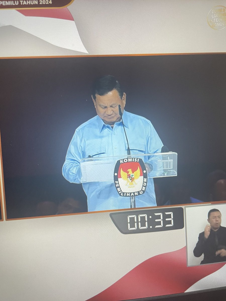 kak masa dia bawa catetan pas debat <a href="/gibran_tweet/">Gibran Rakabuming</a>