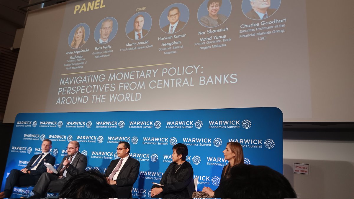 Great panel and discussion happening right now at the @economicssummit @warwickecon on monetary policy with the governors of 4 different Central Banks and other distinguished guests.