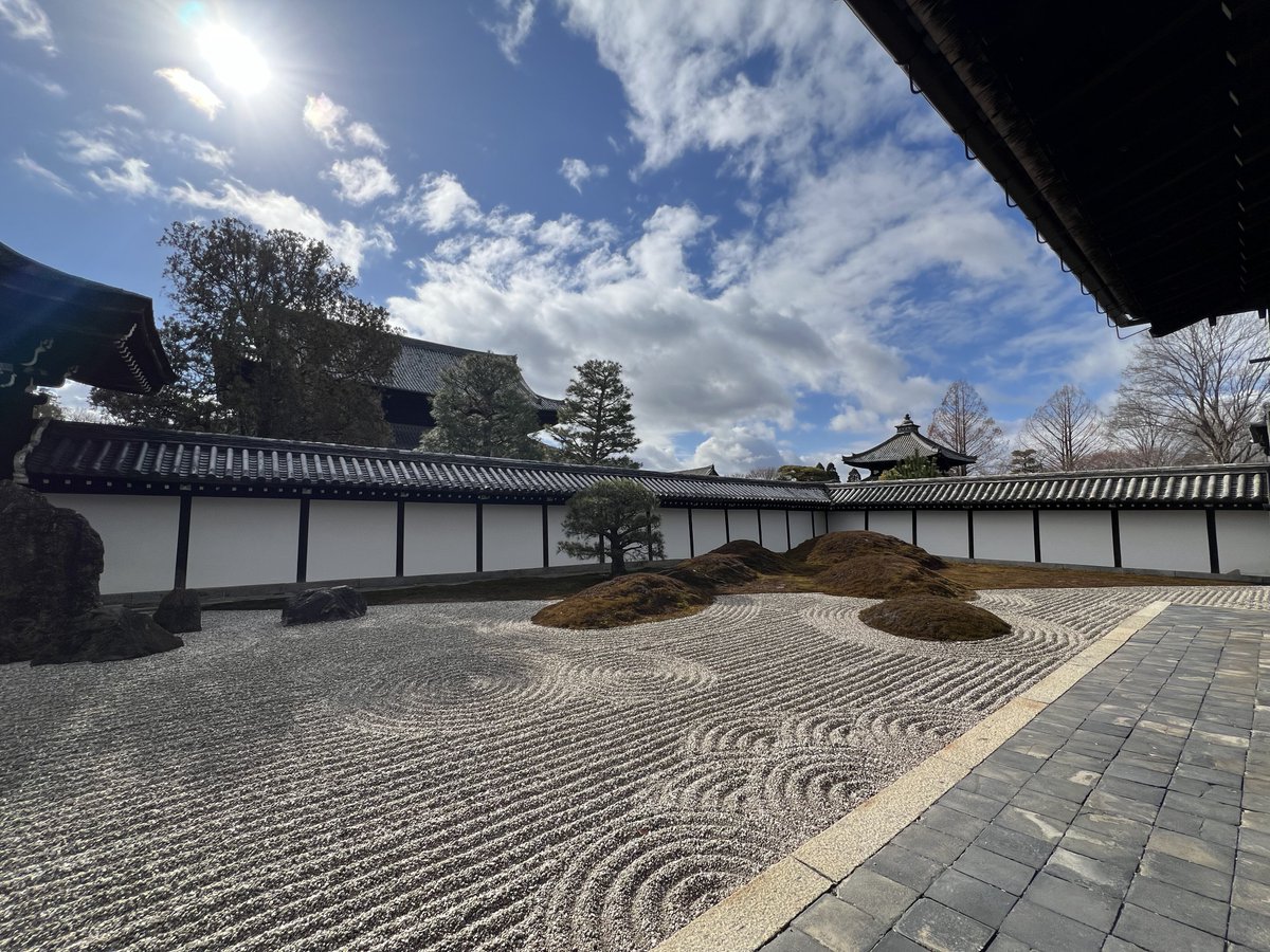 tat_nftgame's tweet photo. ThePracticed some zen meditation at Tofuku-ji this morning. 🌄

There's a hidden secret to tranquility and these ancient temples have it down to an art.🖼️

 #ZenCode #ElliotZen #TATgame https://t.co/SiN4KtbNFL