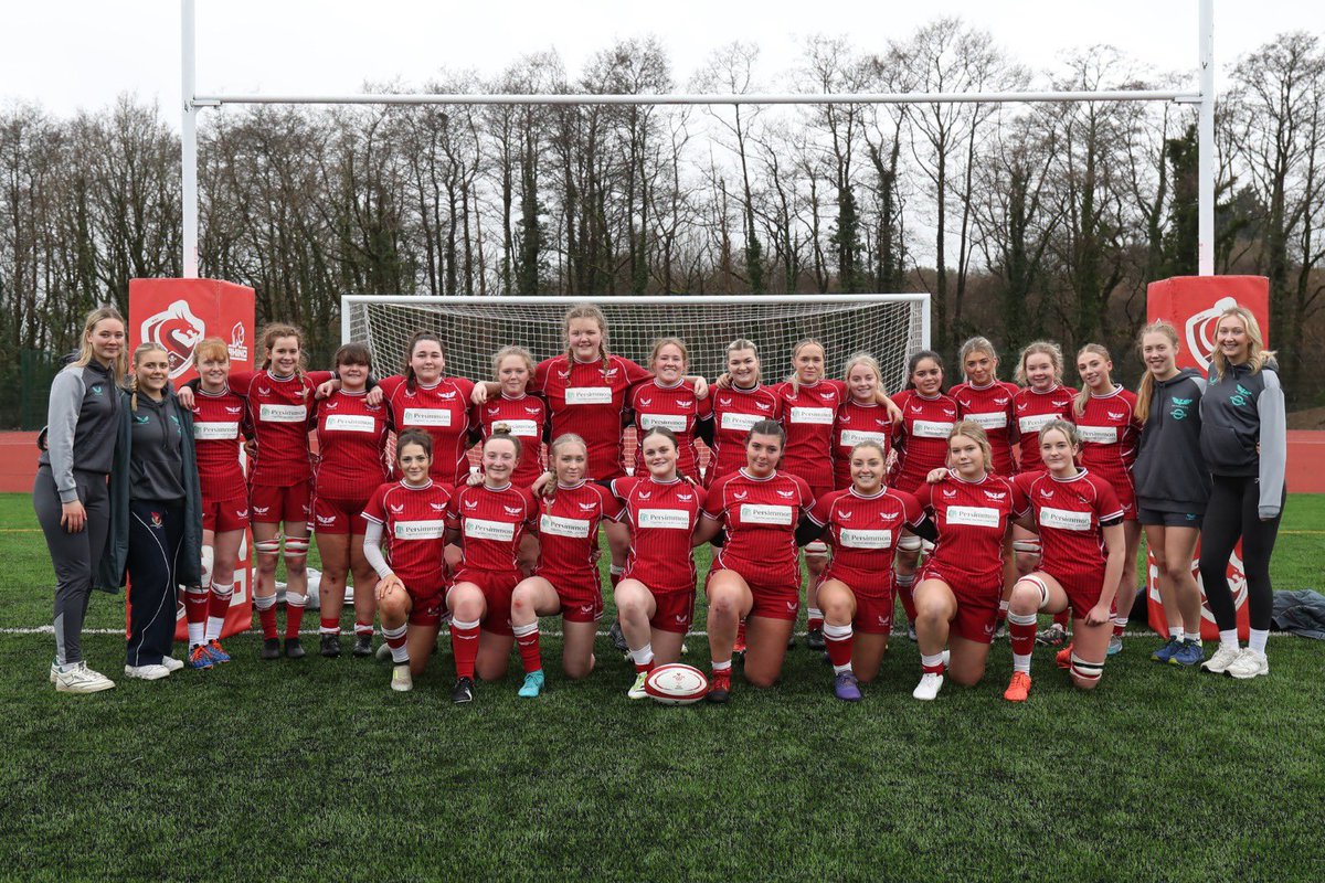 ScarletsAcademy's tweet photo. That’s a wrap for our Womens u18s squad. Diolch yn fawr i’r chwaraewyr, hyfforddwyr ac i’r rhieni am eich ymdrechion trwy gydol y tymor. Thank you very much everyone involved. 👊🏼 https://t.co/gF4CYSNDYm