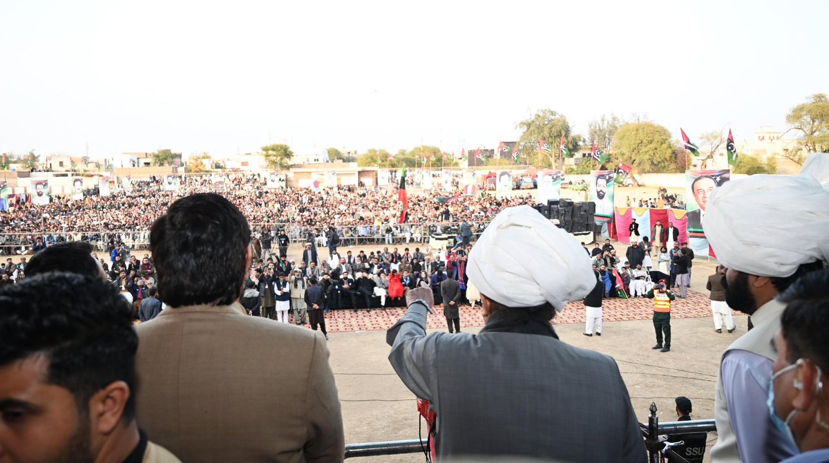 RazaDharijo's tweet photo. Chakwal 🙏🏻
Hyderabad 🙏🏻
Sadiqabad 🙏🏻
#JiyeBhutto ✌🏻 #TeerChaleyga 🏹🏹🏹 https://t.co/WqIrjWtDsC