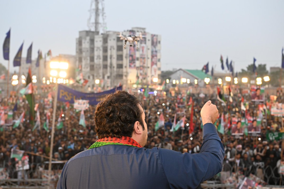 RazaDharijo's tweet photo. Chakwal 🙏🏻
Hyderabad 🙏🏻
Sadiqabad 🙏🏻
#JiyeBhutto ✌🏻 #TeerChaleyga 🏹🏹🏹 https://t.co/WqIrjWtDsC