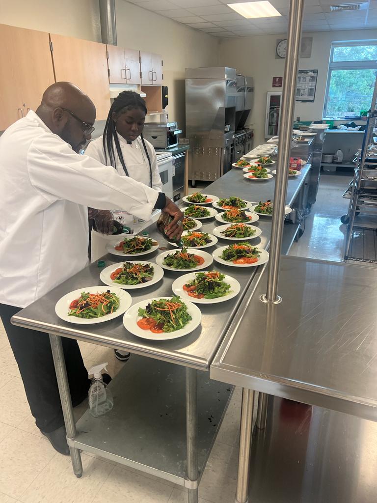 MrsMStewart_'s tweet image. It was a pleasure to showcase our Culinary Arts Academy for CTE/NAF to the district superintendents &amp;amp; staff visiting from Grand Rapids, Michigan! Thanks to Chef Franks, our culinary teacher, and the culinary students for highlighting their work &amp;amp; dedication. #highexpectations