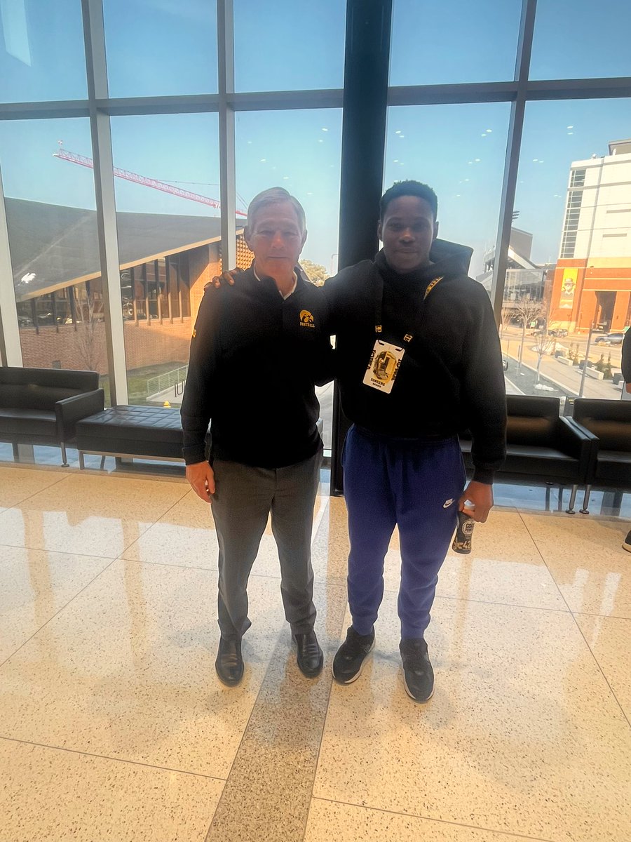 SincereHarris27's tweet photo. Thank you to @CoachSWallace And The @HawkeyeFootball  I had a great time today @CohMurphIKE @DdeFootball @EDGYTIM @AllenTrieu @GregSmithRivals @RivalsPapiClint @dzoloty @Bryan_Ault @HSFBscout 
@LemmingReport

 @EliotClough @SBock247 @lowa_Recruiting @BlairASanderson @RobHoweHN https://t.co/oFzk4zfWis