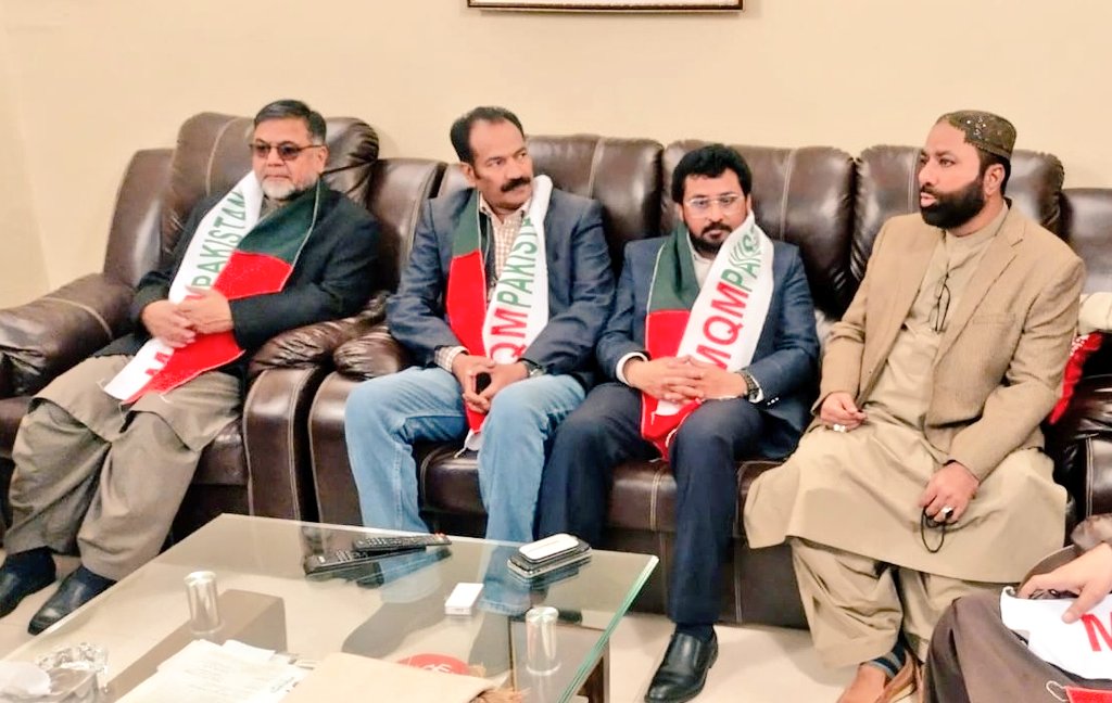 NA220HydCity's tweet photo. شیعہ علماء کونسل پاکستان سندھ کے صوبائی رہنماء سید معظم شاہ جھانیاں سے حق پرست امیدوار حلقہ #NA220 سید وسیم حسین #PS64 راشد خان کی ملاقات اس موقع پر ڈسٹرکٹ جوائنٹ انچارج نوید عباسی،ممبر شاہد عالم،ٹاؤن انچارج واراکین کمیٹی بھی موجود تھی 
#VoteForKite
 @SyedWaseemMNA https://t.co/B2e5eLUYvB
