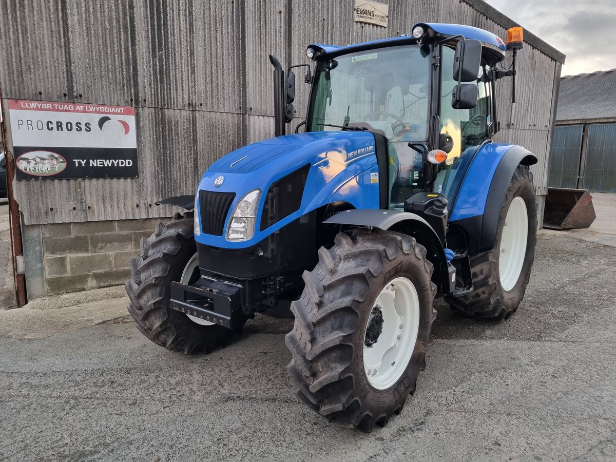 The first of the T5s series heading out to its new home over towards Abersoch this week.

Thank you to Bryn, Ceri &amp; William for your continued business. 

@NHAG_UKandROI 
<a href="/william_b_jones/">William Jones</a>