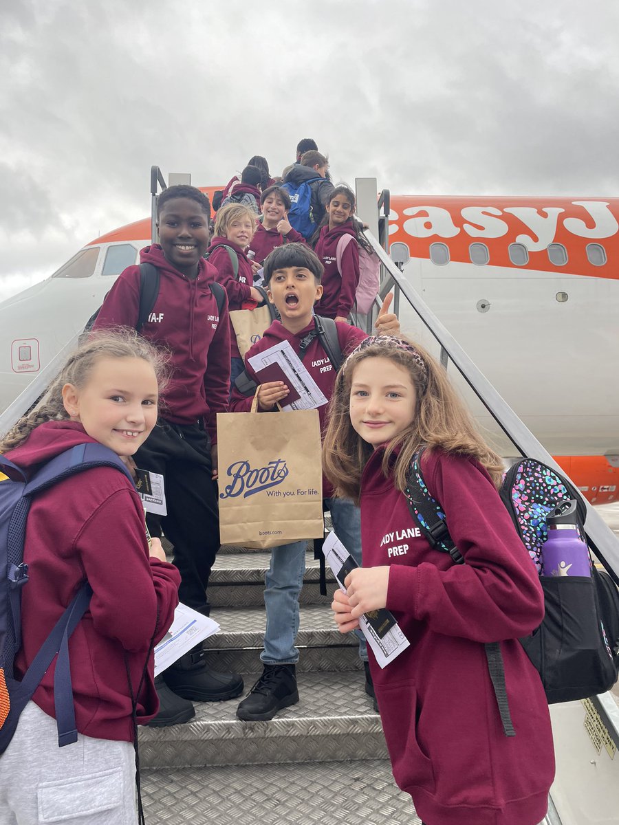 LadyLanePark's tweet photo. @Alpha_Schools 2024 Ski trip to
Italy has begun! A great start this morning, smiles all round 🎿🚡⛷️✈️🇮🇹 @easyJet @isaschools @Bingley_Hour @ISAsportUK #year6skitrip #ski #easyjet https://t.co/oq8vYgkoav