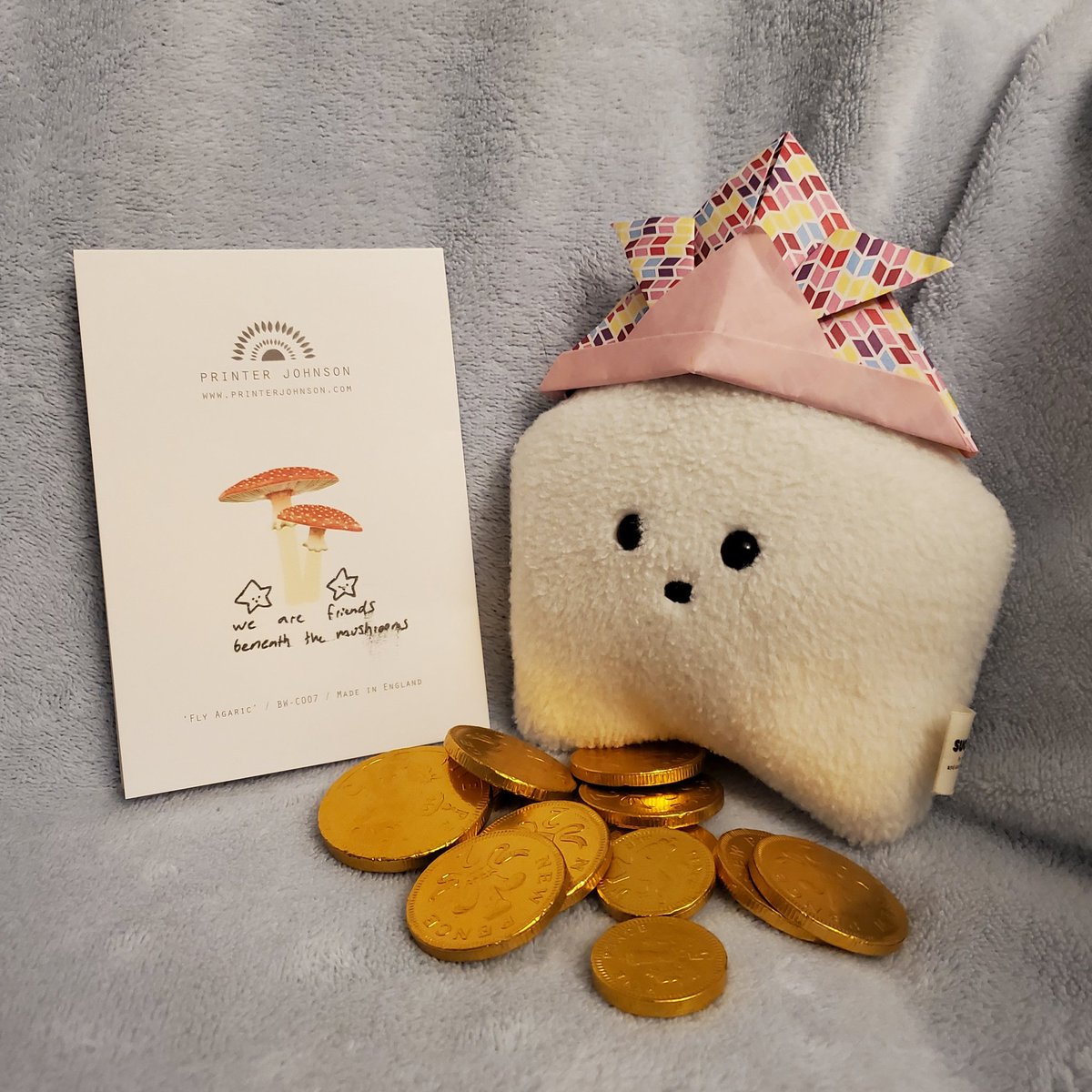 sucklet7's tweet photo. i forgot to share the images my human took of me with my christmas gifts from my best friend, crumb. (@jelly_ella_tea). i got a million treats and a lovely card. i have already eaten all the treats, even the doubloons. they were delicious.
#sucklet. #giftlet. #treatlet. https://t.co/fmbccVIULe
