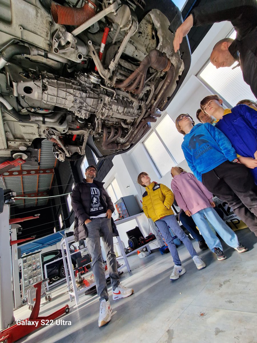 mportilloES's tweet photo. Masterclass de Roberto Gomez a niños de altas capacidades con gran interés en ciencia, tecnología y motor. Gracias al equipo @RGB_Races y a la fundación Proyecta Futuro y el proyecto EUREKA https://t.co/3eO3pJOaBp