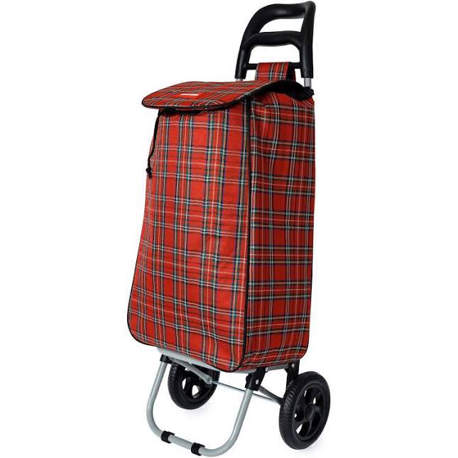 its_ablaye's tweet photo. Désolé mais j’en ai rien à foutre du style. Je vais bientôt acheter ce type de panier pour mes courses. 
Les mamies ont trop raison. Porter pleins de sacs c’est pour les ploucs. Je monte dans le train du chariot roulant. 🙏🏾 https://t.co/XyPpUoBuef