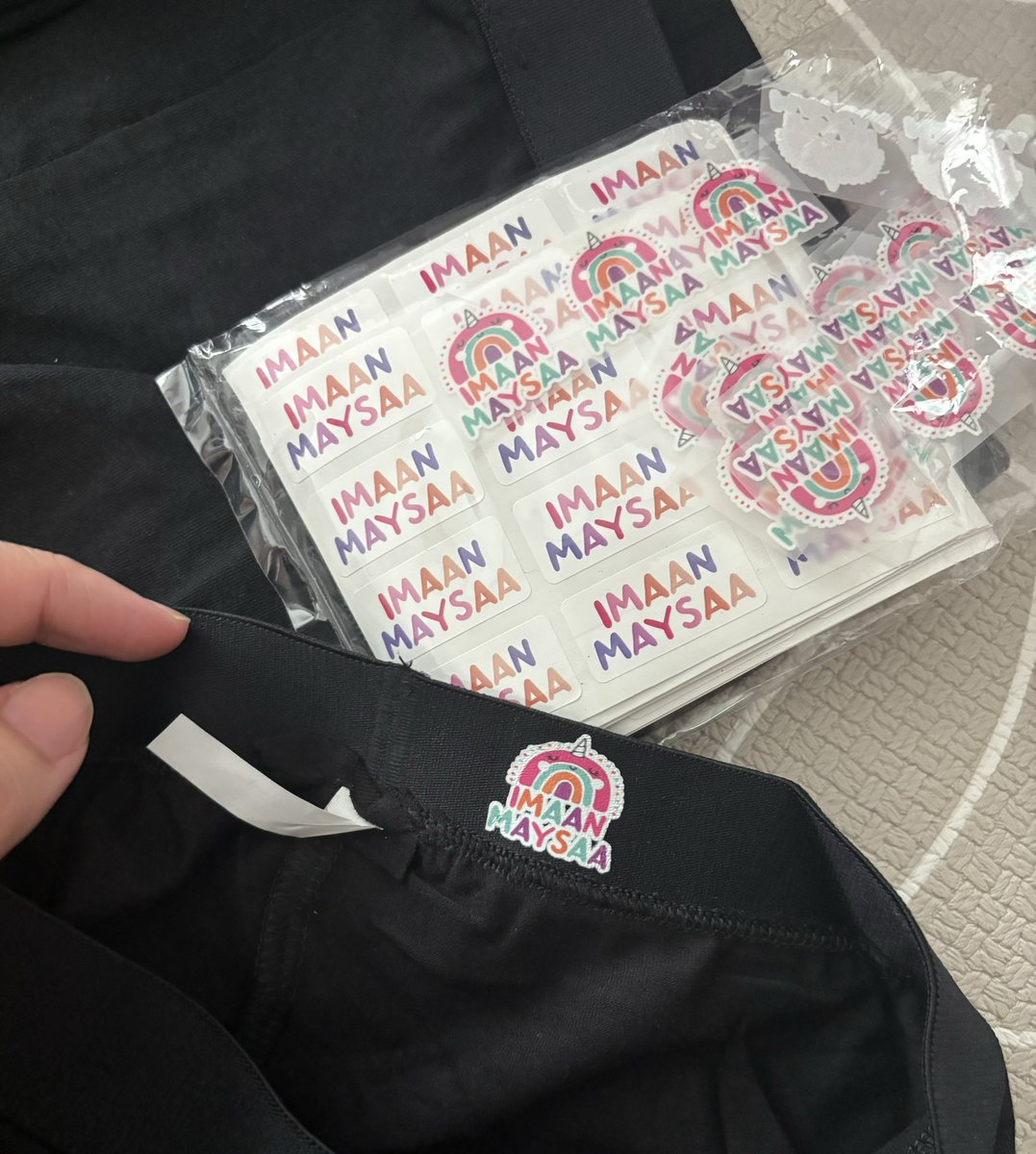 ImanAbdulRahim's tweet photo. Misi tampal sticker nama dekat baju anak supaya tak hilang! https://t.co/BXbIBE5bNp