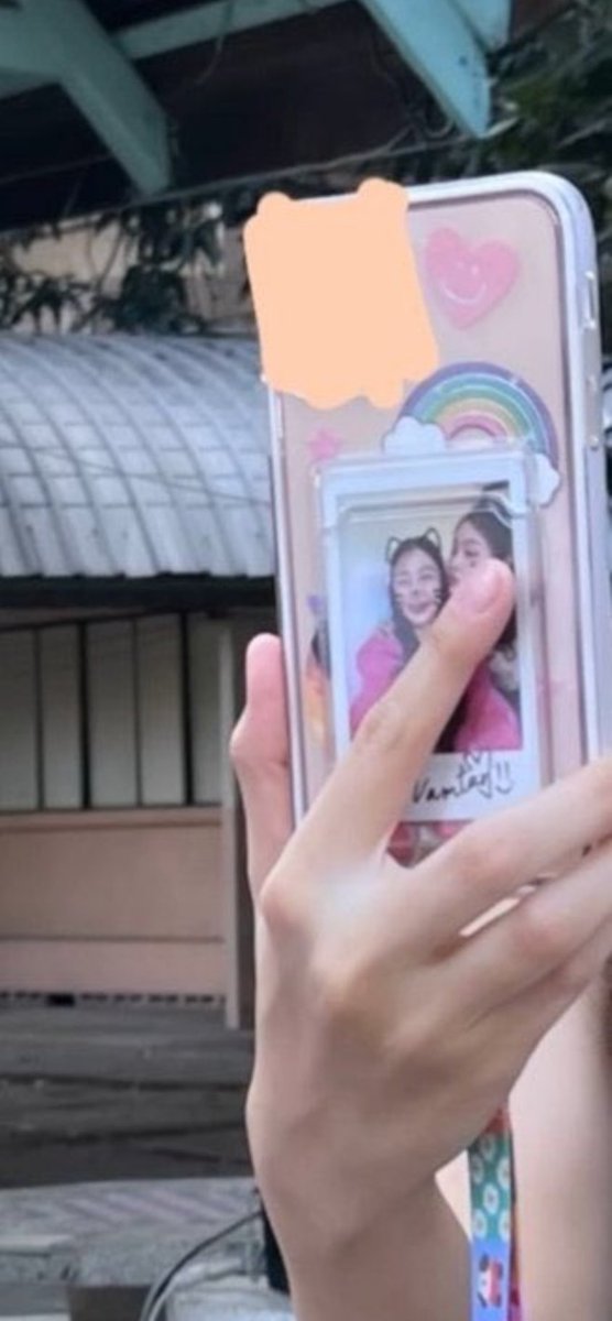 N’Film drawing on polaroid 5 photos, and P’Namtan keeps 4 photos with herself. Why 4 ka? 🤔😂

#น้ำตาลฟิล์ม #NamtanFilm
