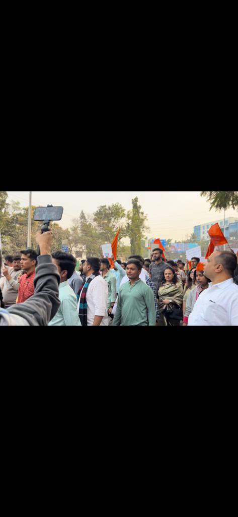 ABVPPune's tweet photo. प्रभू श्रीराम के सन्मान में, छात्रशक्ती मैदान में.. 

सावित्रीबाई फुले पुणे विद्यापीठातील ललित कला केन्द्र गुरुकुल विभागाच्या वतीने आयोजित नाटकामध्ये प्रभू रामचंद्र व सीता माता यांच्या विषयी अपशब्द काढले गेले व त्यांची विटंबना करण्यात आली. https://t.co/Jda9gTN3GR