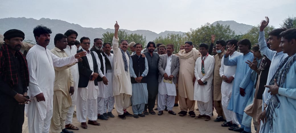 SMQToday's tweet photo. *ننگرپارکر*پاکستان تحریک انصاف این اے 214 مخدوم زین حسین قریشی کی الیکشن مہم زور شور سے جاری ۔ https://t.co/S2FgUdxRYl