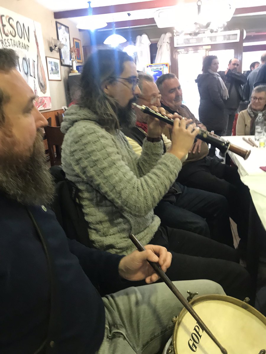 Avui som tocant matinades de Salou!!! Trobada de grans amics i grans músics en un dels millors bolos del any!!! 🙌🏻🙌🏻🙌🏻🙌🏻🙌🏻 Tot un honor poder-hi participar!!! #gralla #timbal #tradició #dinapontus #dinapontusenruta #since1952 <a href="/escoladgrallers/">Escola de Grallers de Sitges</a>