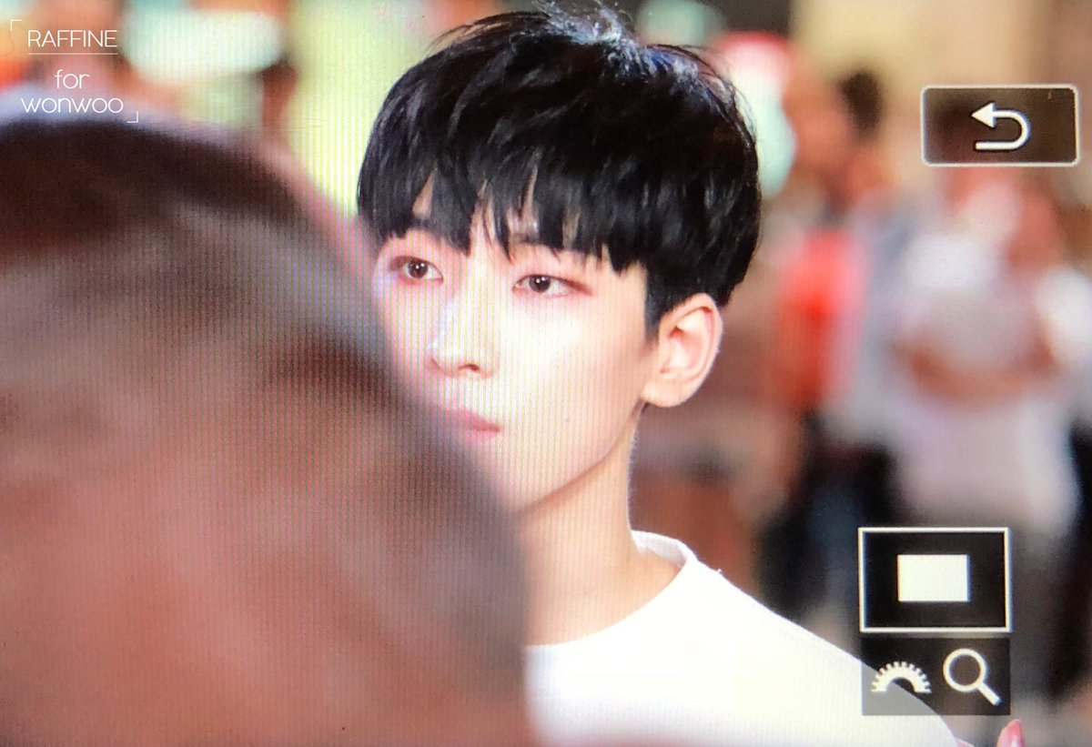 kittyc0at's tweet photo. 이날이 너무너무좋아..
저 새까만 머리와 선명한 눈이 좋아
흐릿한프리뷰사진을넘어오는명도깊은얼굴이 좋아 https://t.co/j5DQ3VC4ZR