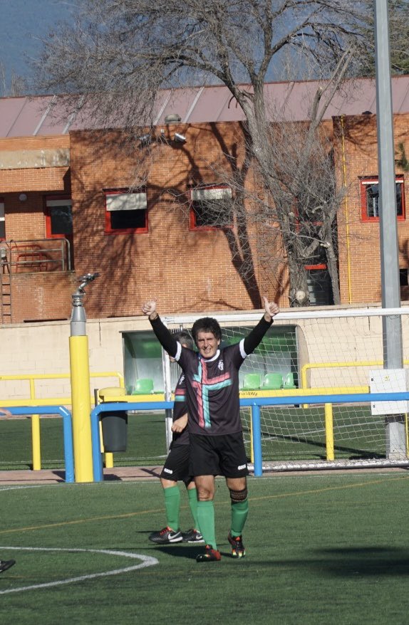 veteranostrival's tweet photo. #LIGAVETERANOS Hoy conseguimos remontar un partido que se había puesto cuesta arriba al inicio, empatando 2-2 (#Chele ⚽️, #Antoñito ⚽️) frente a #VeteranosVillalba . El equipo mostró las ganas y la actitud que necesitamos. Seguimos! 💪🏻

#VamosTrival 💚❤️ @trivalvalderas https://t.co/4umHMwsGfT