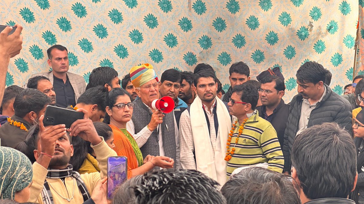 meelrajaram's tweet photo. राजस्थान पैरामेडिकल नर्सिंग एवं फार्मासिस्ट भर्ती 2022 के साथियों के धरने को संबोधित किया एवं हौसलाफजाई की।
मैं राज्य सरकार से मांग करता हूँ तुरंत इन युवाओं के प्रतिनिधि मंडल को बुलाकर वार्ता करें और इनकी मांगे जल्द से जल्द पूरी करें।
@RajCMO https://t.co/kc19fnr0vw