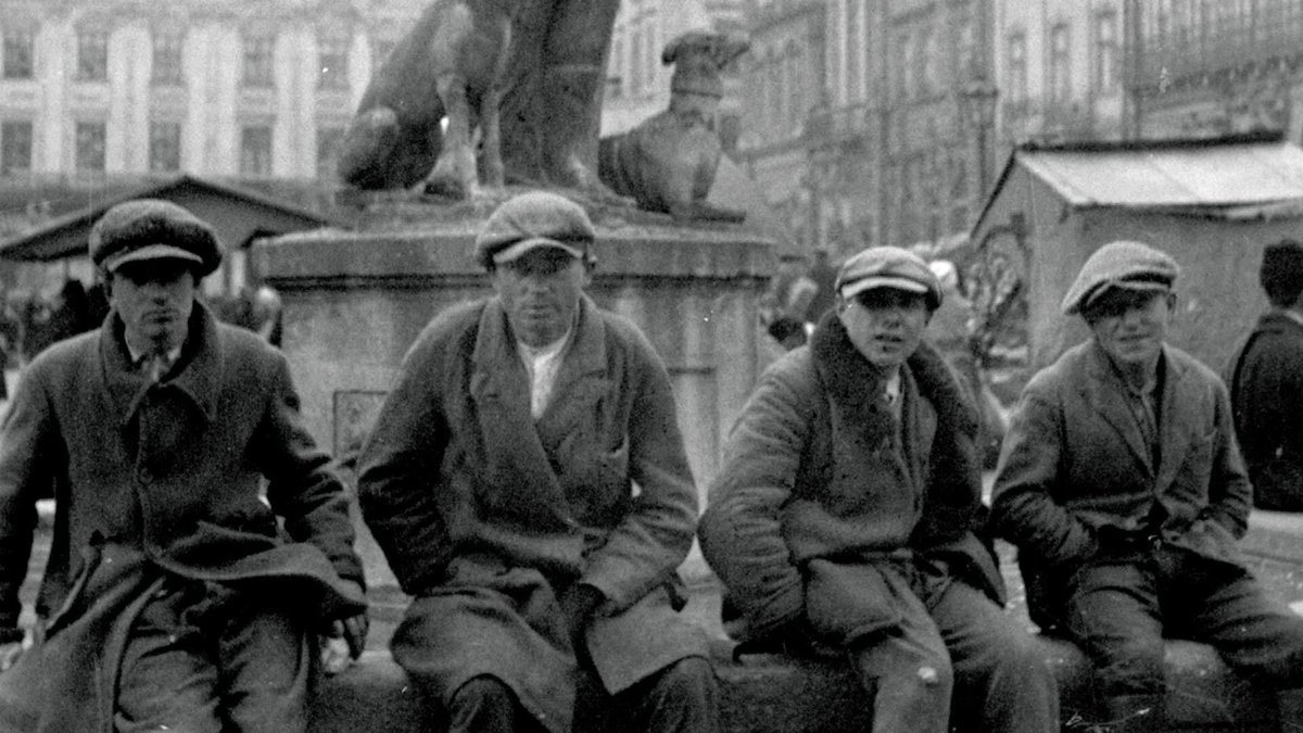 Lwowscy Peaky Blinders😀😀 Uchwycona esencja tamtego Lwowa. Miłej niedzieli!:)
#Lwów