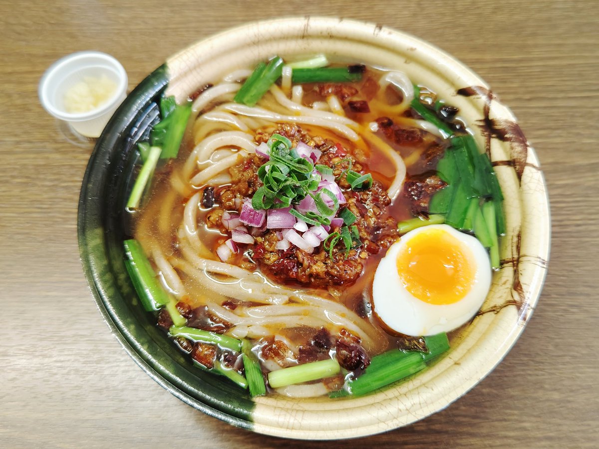 yuipapa1122's tweet photo. 2024年2月4日(日)
本日二軒目はこちらのお店へ🍜
運良く待ちなしで入店☺️
『和出汁で作る台湾ラーメン』を注文🥰
本日最終日に無事間に合いました🤣
和出汁をしっかり感じられ少しピリ辛も感じられる一杯🤩
当然ですが麺も良いです😍
美味しくいただきました😋
#ORINBE
#分家おりんべ
#ORIBE
#豊橋 https://t.co/Uqb0Akp8nh