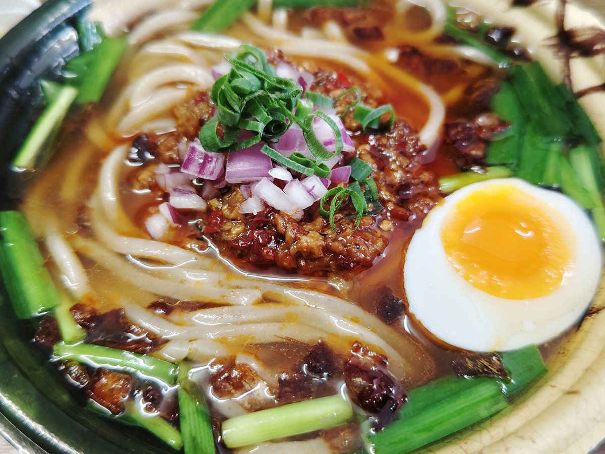 yuipapa1122's tweet photo. 2024年2月4日(日)
本日二軒目はこちらのお店へ🍜
運良く待ちなしで入店☺️
『和出汁で作る台湾ラーメン』を注文🥰
本日最終日に無事間に合いました🤣
和出汁をしっかり感じられ少しピリ辛も感じられる一杯🤩
当然ですが麺も良いです😍
美味しくいただきました😋
#ORINBE
#分家おりんべ
#ORIBE
#豊橋 https://t.co/Uqb0Akp8nh