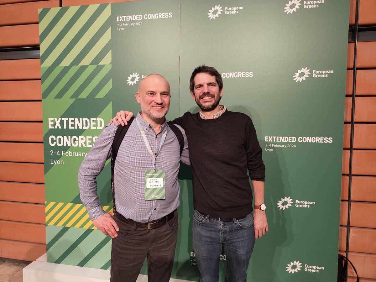verzii's tweet photo. Silviu Dumitru secretarul general al Partidului Verde cu Ernest Urtasun, Ministrul Culturii din Spania din partea verzilor cu care a discutat despre marea comunitate a românilor care trăiesc acolo și pe care dorește să îi sprijine, inclusiv cu organizarea de evenimente culturale. https://t.co/2yZfXTgObR
