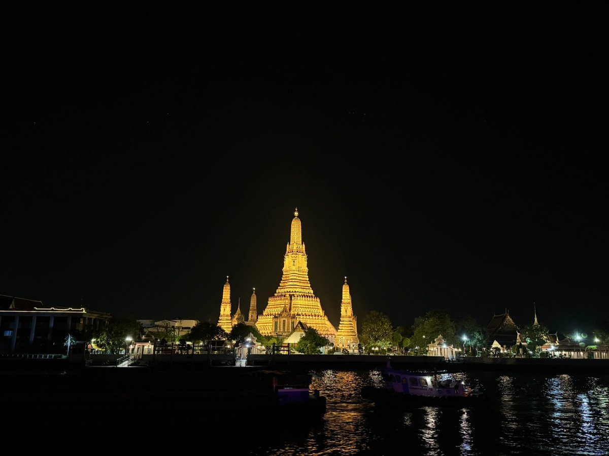 Bangkok: where tradition meets the future  
#Thailand night view bangkok
  #bangkokiconsiam #bangkokcruise