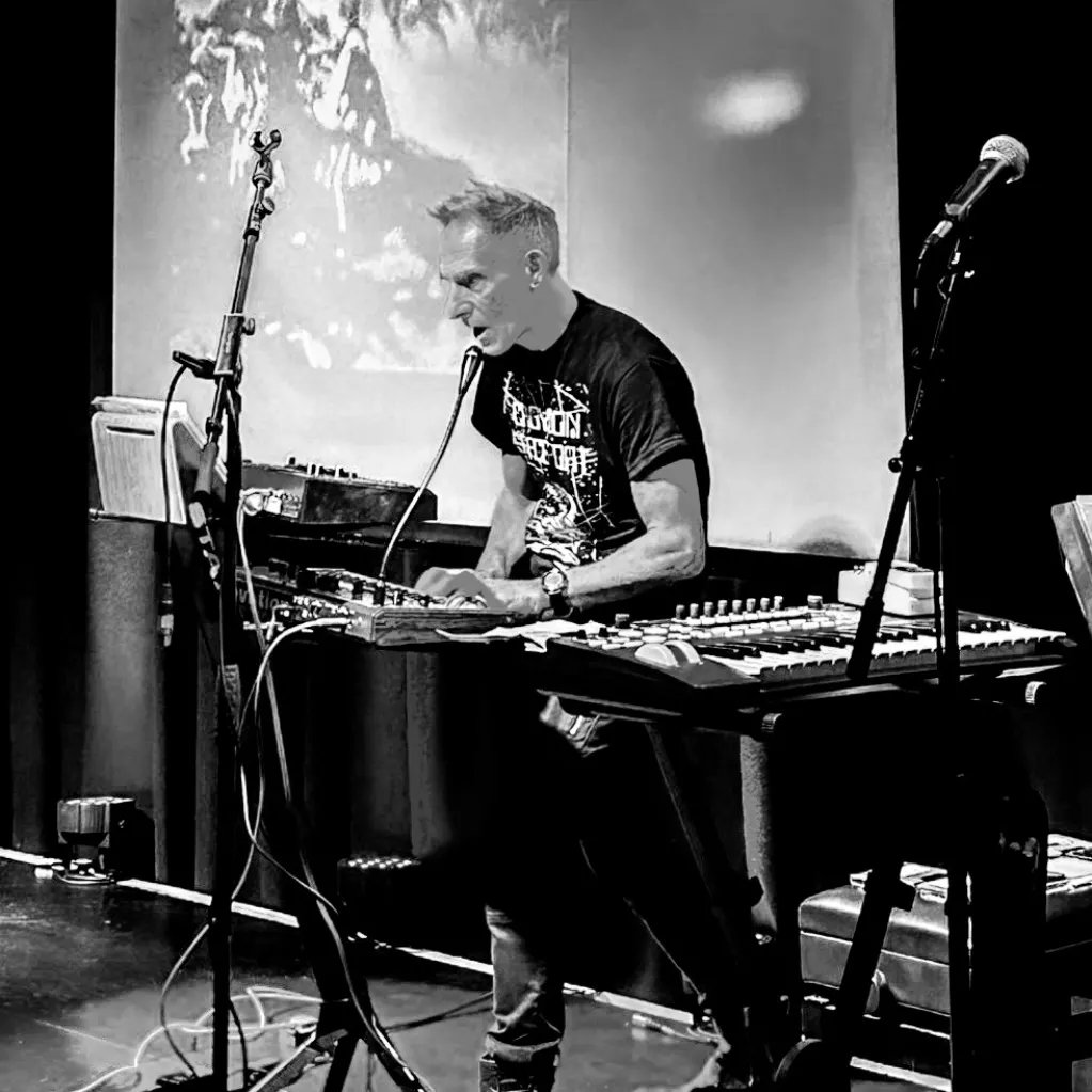 NegReg001's tweet photo. A few shots from the Negative Response gig with #palindrones and @skycolouredband at #croydon #thefrontroom on Thursday. Promoted by @TrustTheDocUK #livemusic #southlondon #electronicmusic #electronica #synthpop #synthwave #darksynth #coldwave #lofi #indiemusic #london #photo https://t.co/UwIcUbYX5a