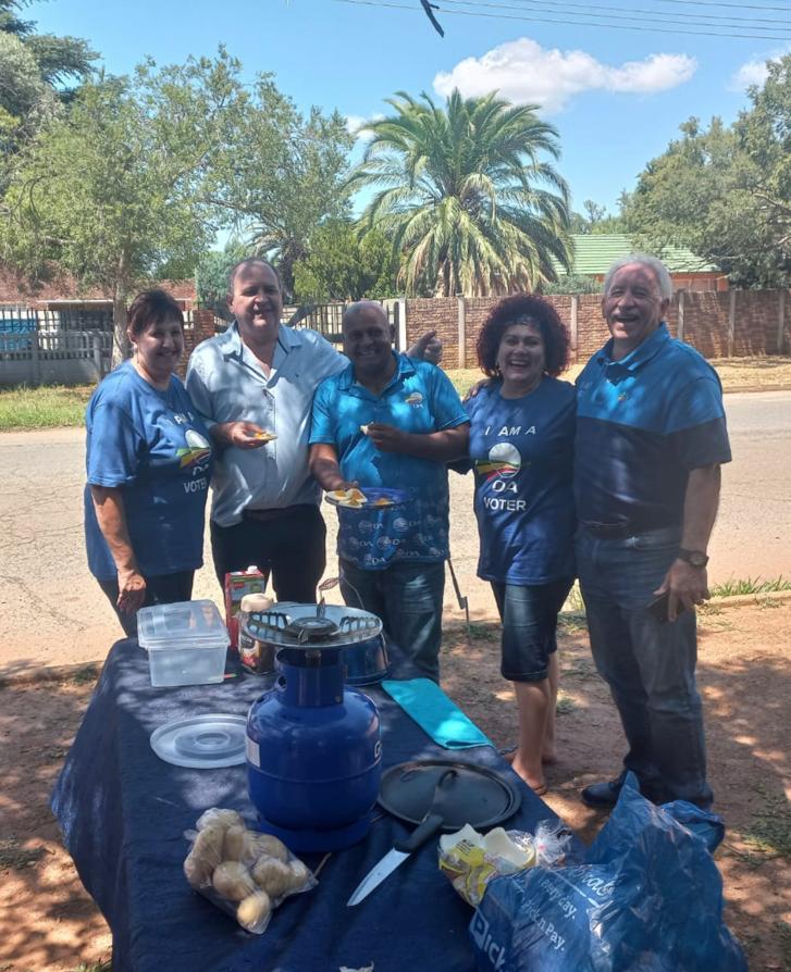 DANorthWestNews's tweet image. We are painting Matlosana BLUE today!

Register TODAY!

#RescueSA #RegisterToVoteDA