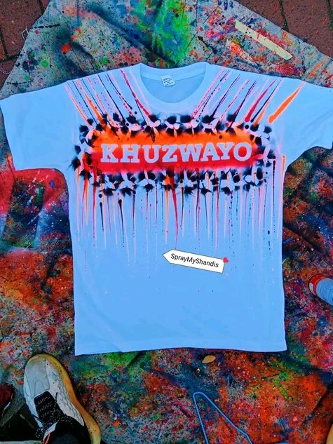 Snapture1's tweet photo. What's your surname? And let @Spray_myshandis put it in your shirt 

Bafana Bafana https://t.co/W5PZml9dGS