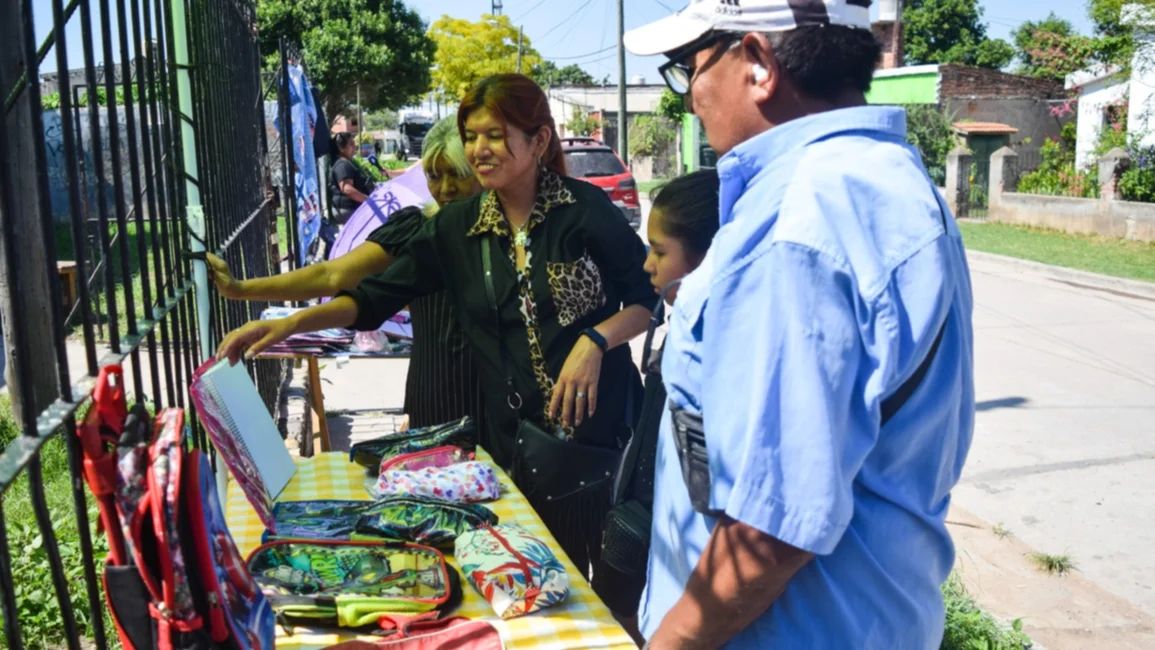 #SALTA EDUCACIÓN Vuelta al cole: Vecinos hicieron un trueque de ropa, mochilas y útiles escolares
eltribuno.com/salta/salta/20…