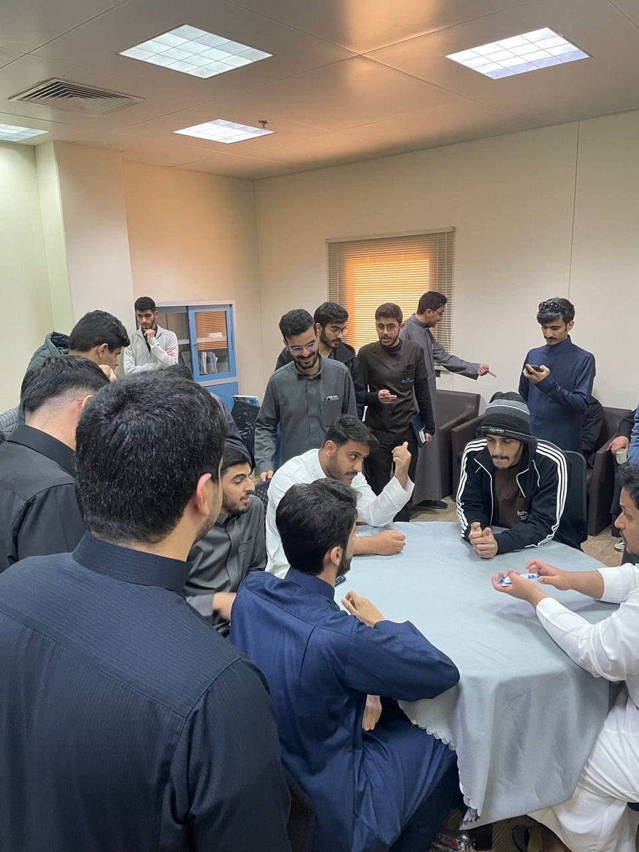 qec_sa's tweet photo. اختتم النادي الطلابي بـ #كلية_الهندسة بطولة البلوت والتي تعقد ضمن الأنشطة الاصفية التي يقيمها النادي الطلابي. https://t.co/v6az7EqVrI